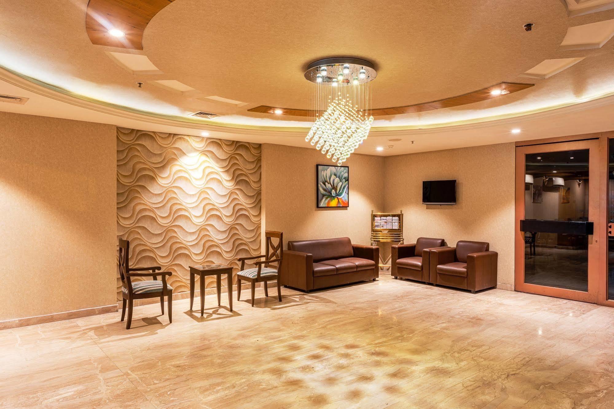 Treebo Trend Grand Plaza Nampally 하이데라바드 외부 사진