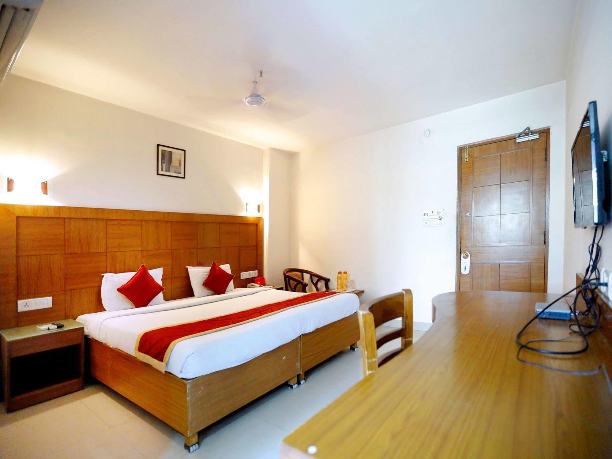 Treebo Trend Grand Plaza Nampally 하이데라바드 외부 사진